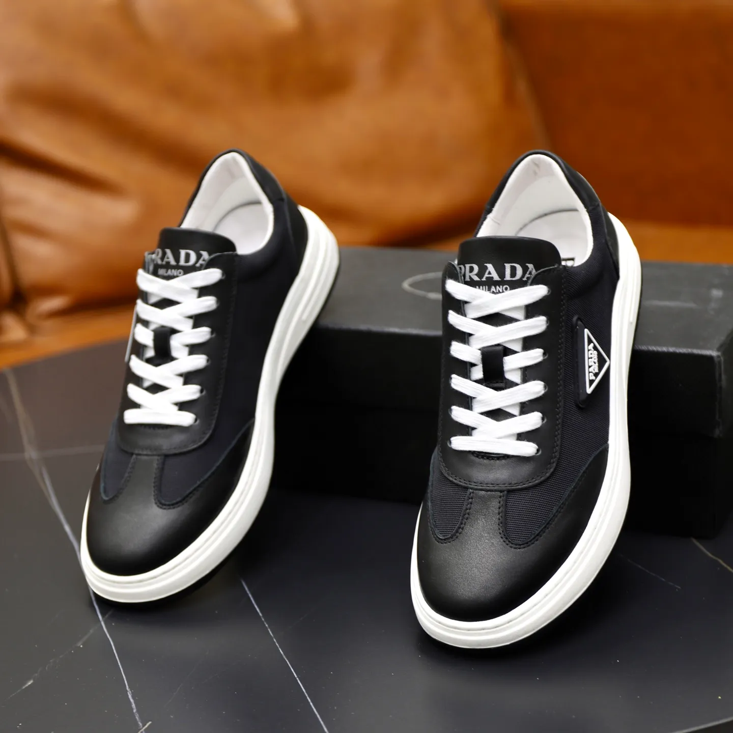 Ex-factory price: 420💰🙅‍♂️🙅‍♂️🙅‍♂️ Brand: PRADA Standard code: 38–44 (45 can be customized) Grade: Same as the official website Material: Original cowhide fabric Comfortable pigskin lining Lightweight wear-resistant outsole Style category: Men's fashionable casual shoes and boots Running sports shoes Distinguished luxury brand elements Top luxury Color: actual picture color
